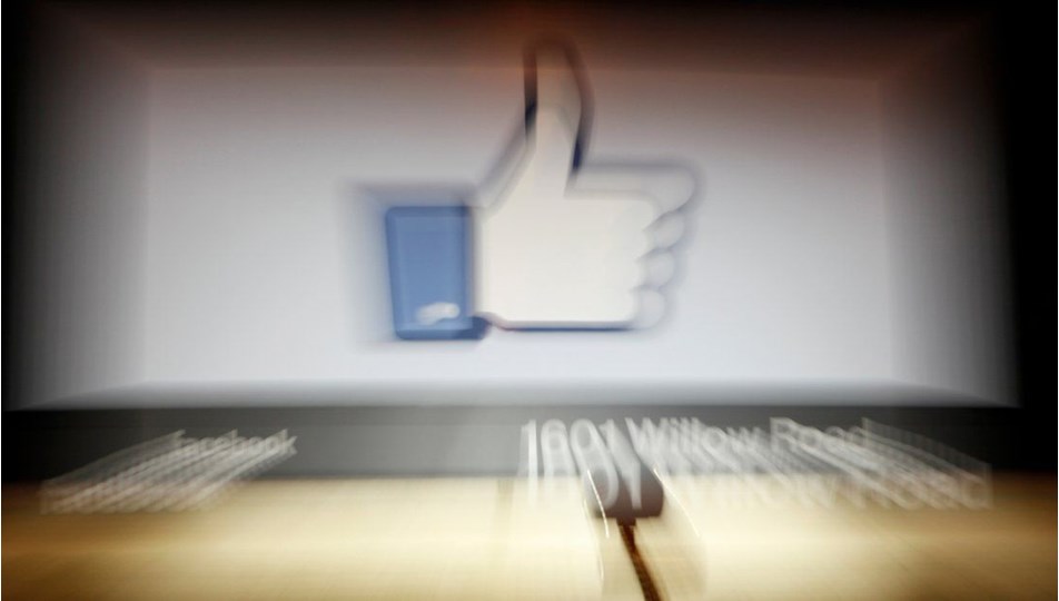 Facebook, zengin ülkelerdeki siyasi manipülasyona müdahale ederken diğerlerini kaosa sürükledi
