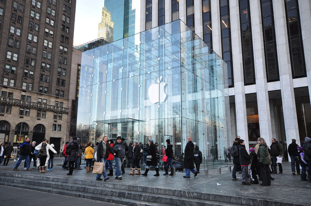 Apple Mağazasında Bir Kişi Rehin Alındı, Saldırgan Fidye Olarak Kripto Para İstedi